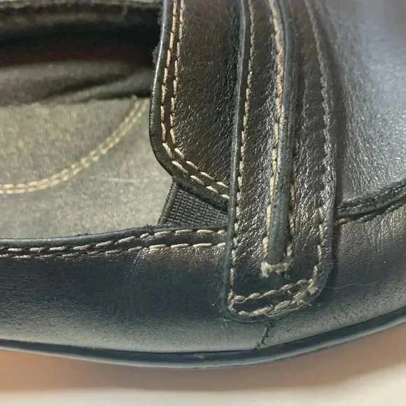 Clarks comfy black leather loafers with  taupe stitching , 8.5M - Picture 5 of 7